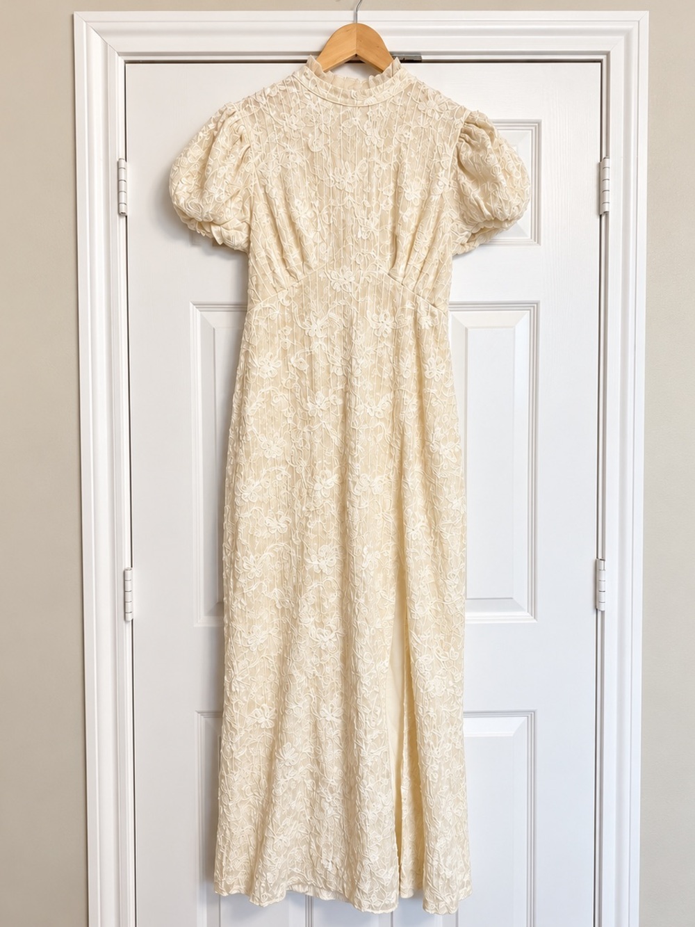 Lulu's Ivory Lace Maxi Dress with Puff Sleeves